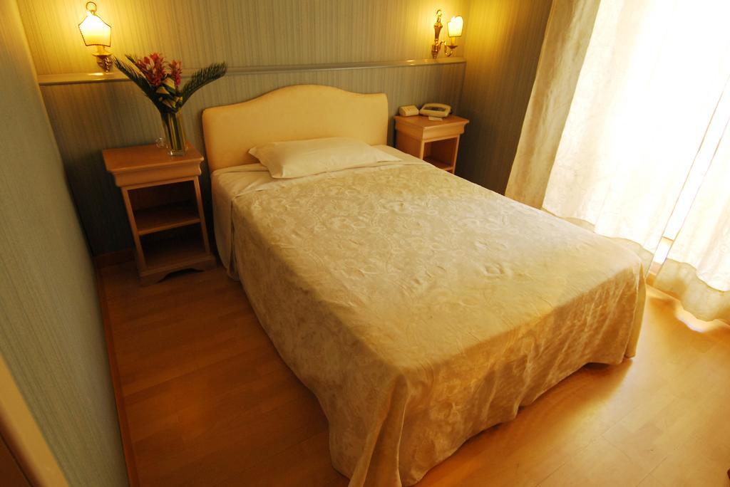Grande Albergo Quattro Stagioni Rieti Phòng bức ảnh